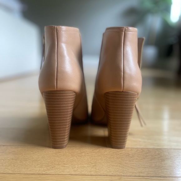 QUPID Zip Up Booties - Stacked Heel - Caramel Tan - Peep Toe - Summer - Picture 2 of 5